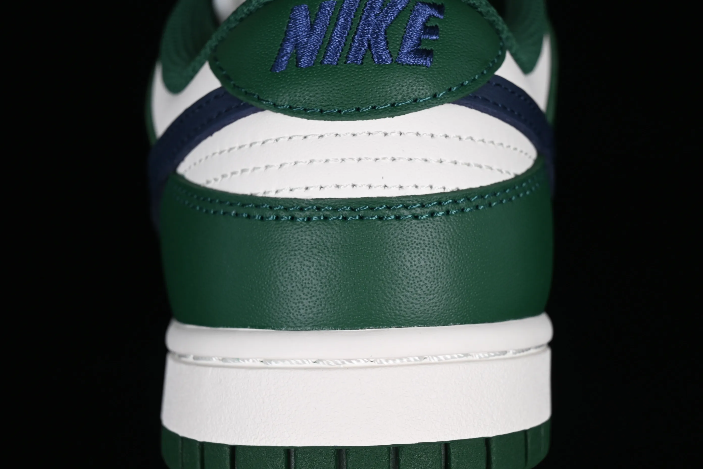 All categories Nk SB Dunk series Nk SB Dunk Low low-top sneakers C version Nk Dunk Low "Gorge Green" retro white and green SB low-top sports and leisure sneakers DD1503-300